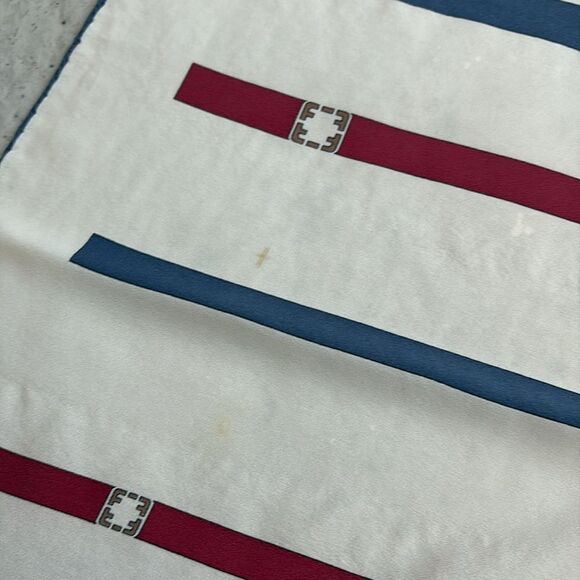 Vintage Ferragamo silk scarf - Picture 4 of 7